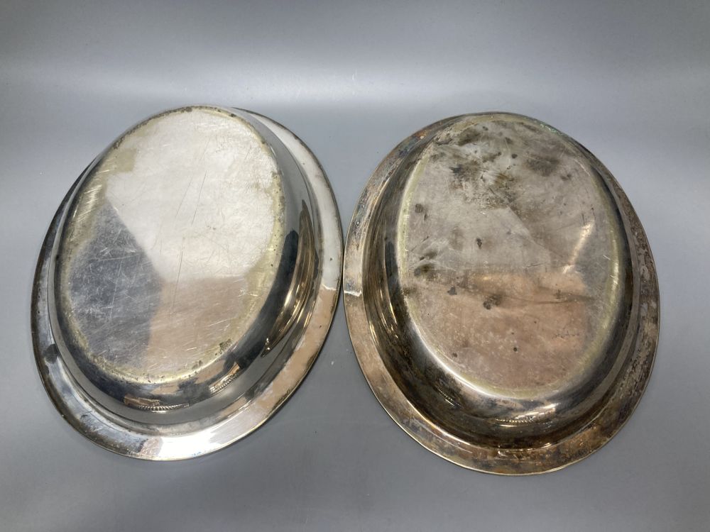 A pair of silver plated oval entree dishes, with covers and detachable handles, 29cm